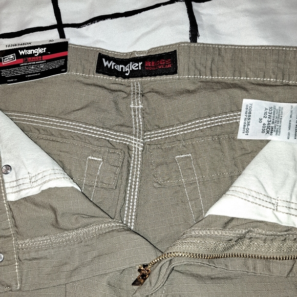 Wrangler Utility Shorts - Picture 5 of 5